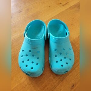 Crocs mens 8 / women's 10 - see pictures and description